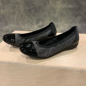 Mephisto women’s gray/black accents shoes